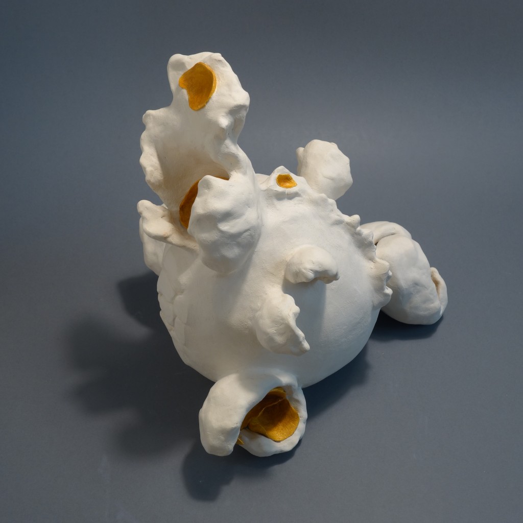 Anna Kåks-Popcorn, 2020, bränd lera. 28x28cm.